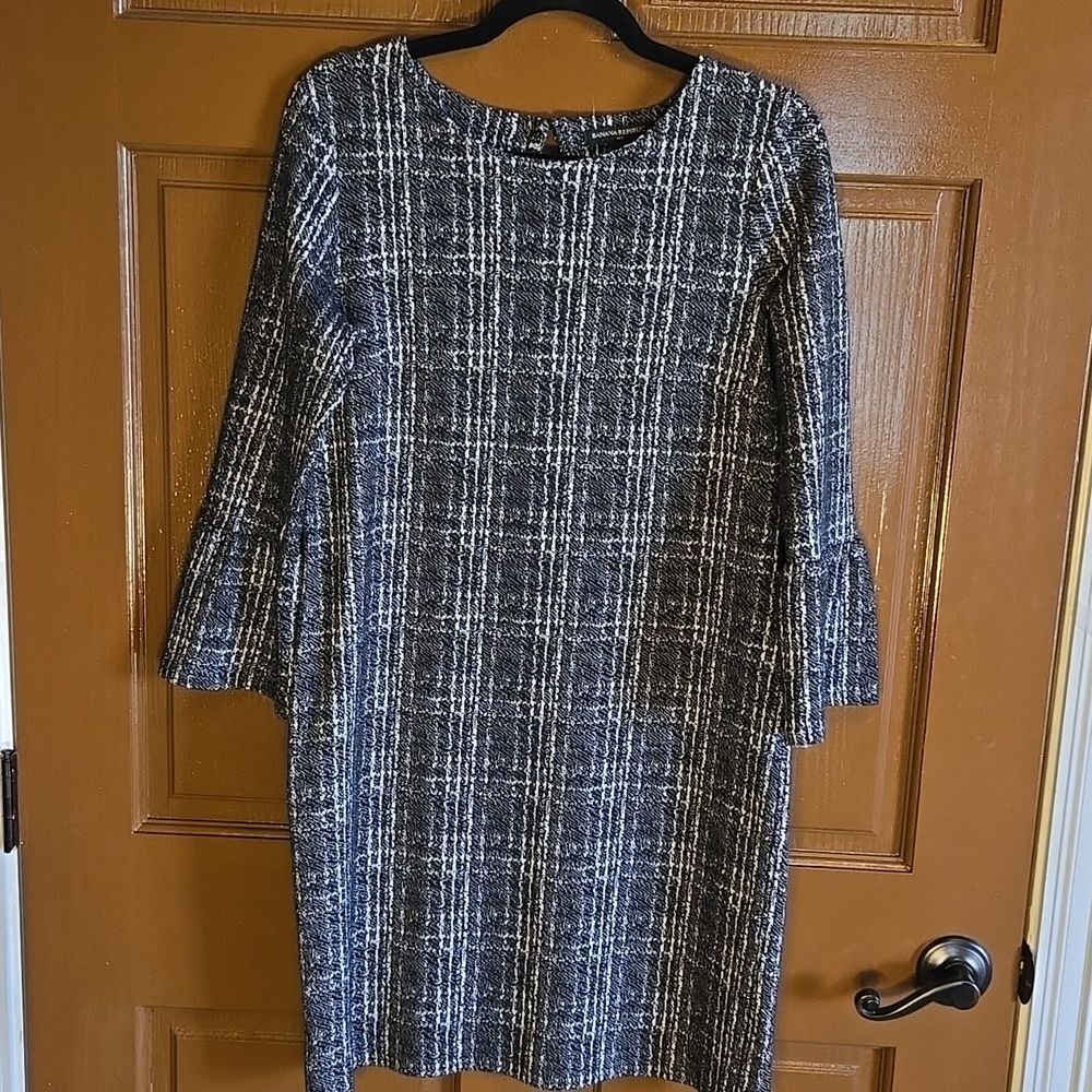Banana Republic-Blk/white textured knit sheath dress with bell sleeves Sz 8.
